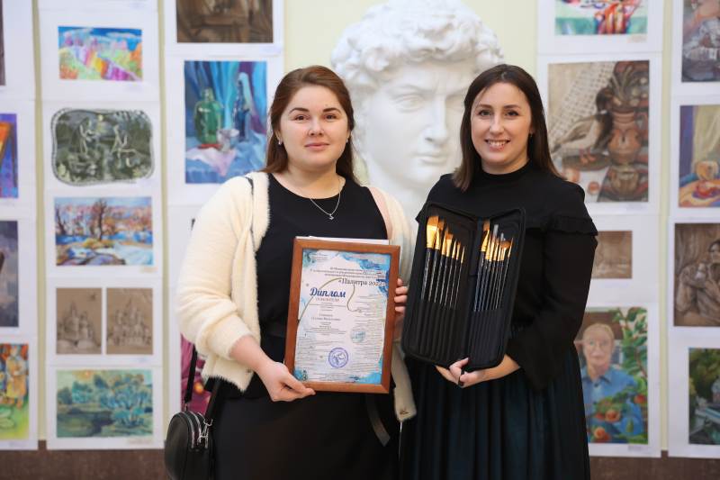 Награждение победителей выставки-конкурса Палитра в городе Тобольске